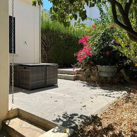 Cozy 2-bedroom Cyprus Retreat *