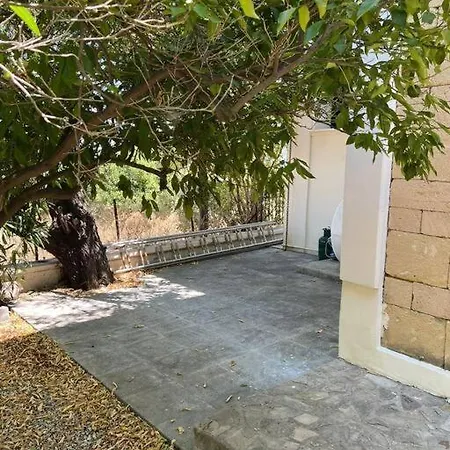 Апартаменты Cozy 2-bedroom Cyprus Retreat *